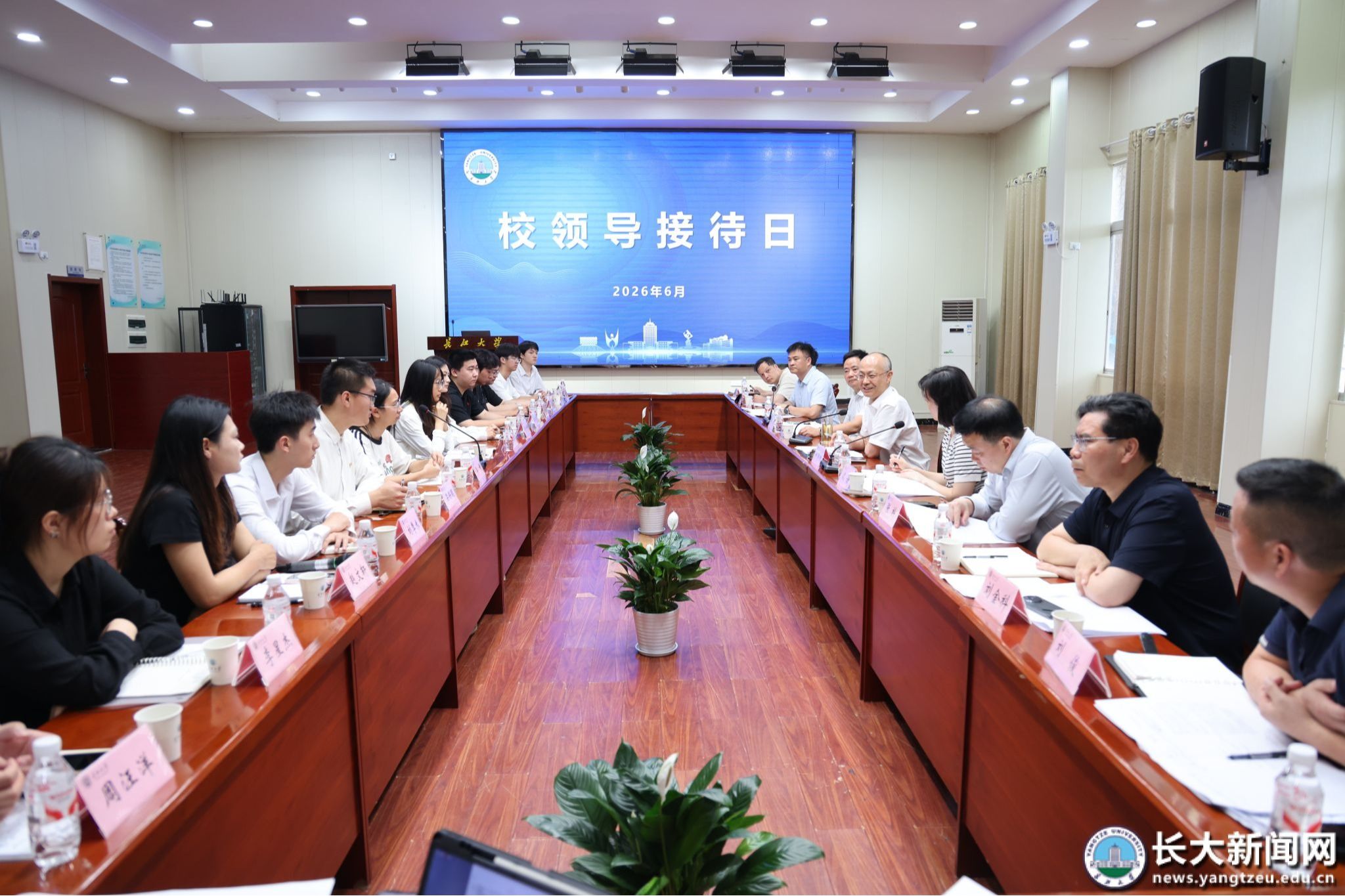 学校举行校领导接待日活动
